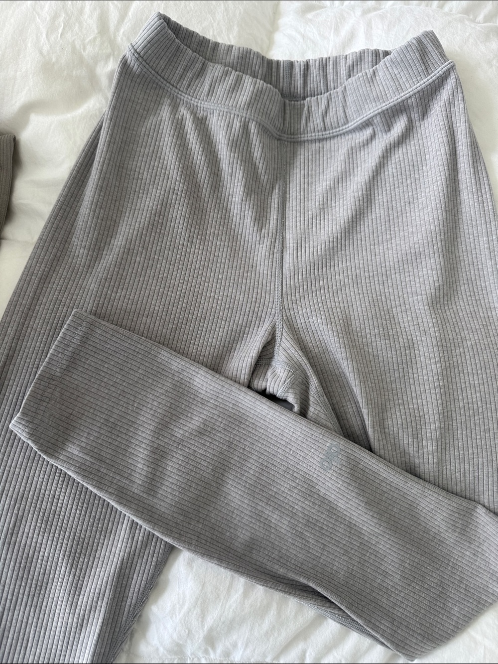 ALO Yoga Ribbed High-Waist Leggings in Light Gray